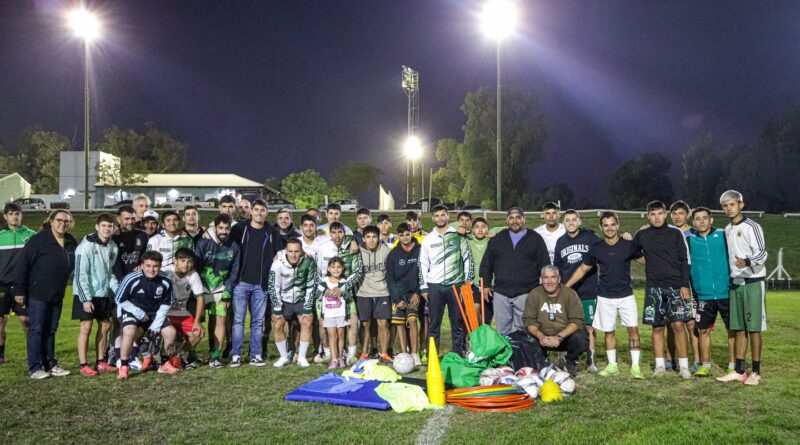 Monte Hermoso: entregaron kits deportivos a clubes locales