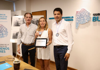 La Provincia reconoció a la atleta que ganó la maratón de las Islas Malvinas