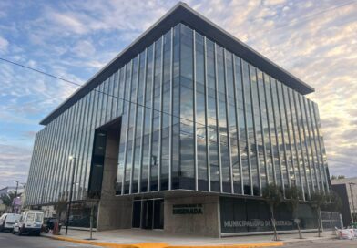 Ensenada festeja su aniversario inaugurando la nueva municipalidad