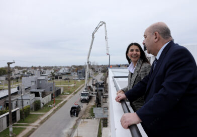 Tauber recorrió las obras finalizadas del primer módulo de viviendas del barrio estudiantil