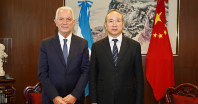Alak y el embajador chino avanzan en una agenda para potenciar la actividad productiva regional