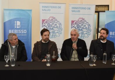 Berisso firmó el convenio del programa provincial Sonrisas Bonaerenses y entregará 19 prótesis dentales a vecinos y vecinas