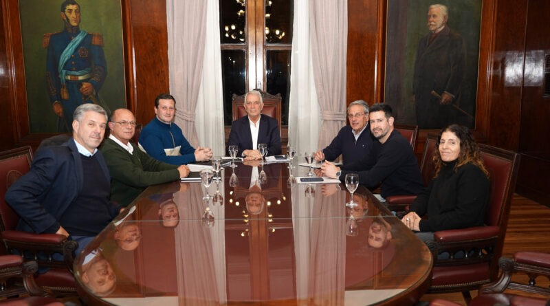 Alak mantuvo una reunión de trabajo con autoridades del Club 19 de Febrero