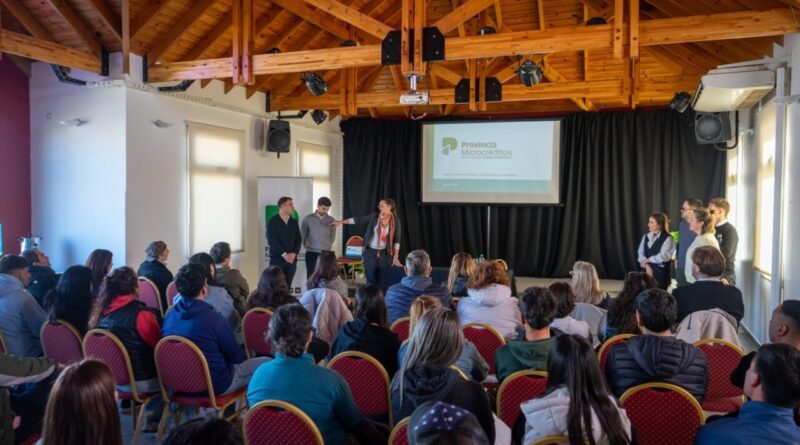 Provincia Microcréditos presentó líneas de financiamiento para emprendedores y comerciantes locales