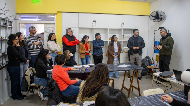 Finalizó la primera formación municipal para auxiliares de Escuelas