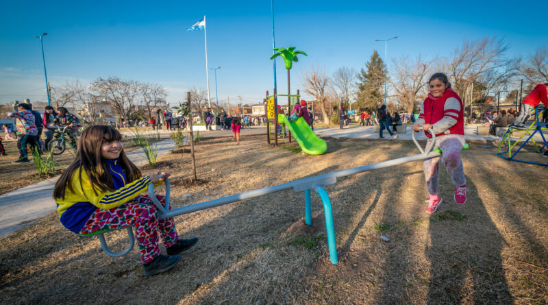 Continúa la renovación de plazas públicas