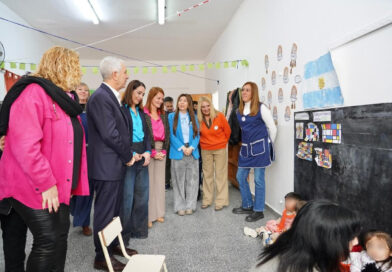 Alak supervisó las obras en el Jardín N° 907 de Gonnet y destacó el avance del plan Escuelas en Obra
